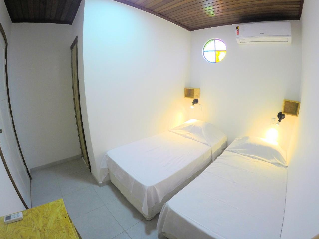 Hostel Da Milla Президенти-Фигейреду Экстерьер фото